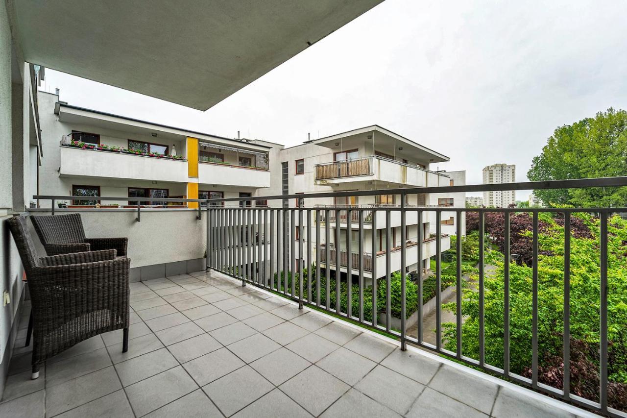 Malborska Metro Kondratowicza Apartment *